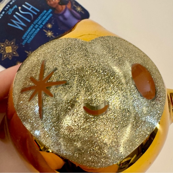 NWT. Disney Wish Star sketchbook glass ornament. 
Sculpted glass ornament - Picture 6 of 7